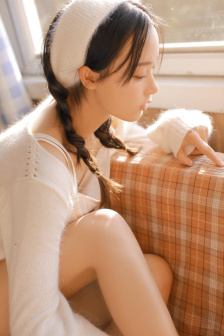 可以触摸和脱卸女孩衣服的游戏